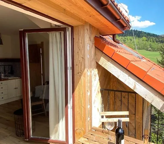 アパートホテル Beskidzkie Tarasy ウストロン